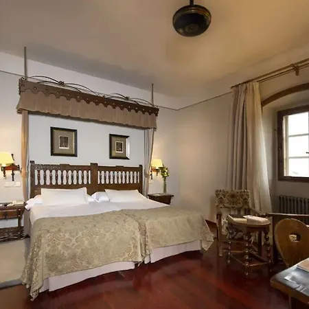 Hotel Parador De Santiago - Hostal Reis Catolicos 5*